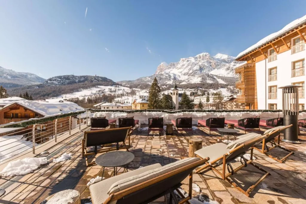 Cortina star hotel